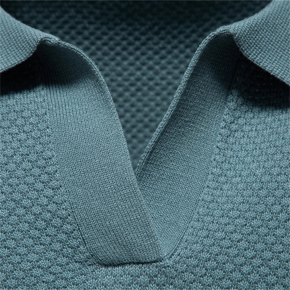 Kortärmad textured polo shirt med öppen knappslå krage